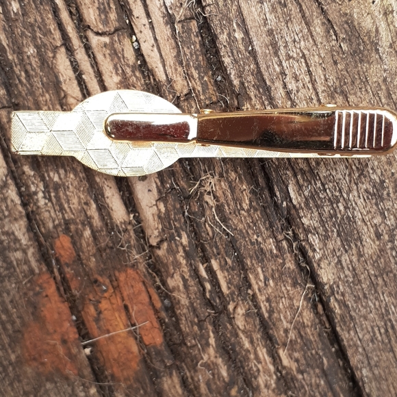 Hyundai gold tone tie bar - Picture 4 of 5